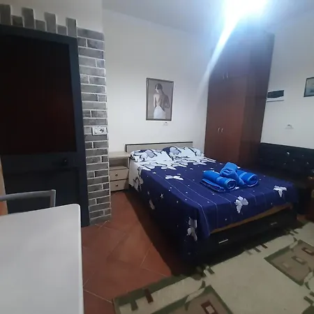 Lovely Appartament 1-3 Apartment